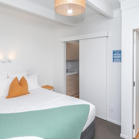 Whispering Sands Beachfront Motel ギズボーン エクステリア 写真