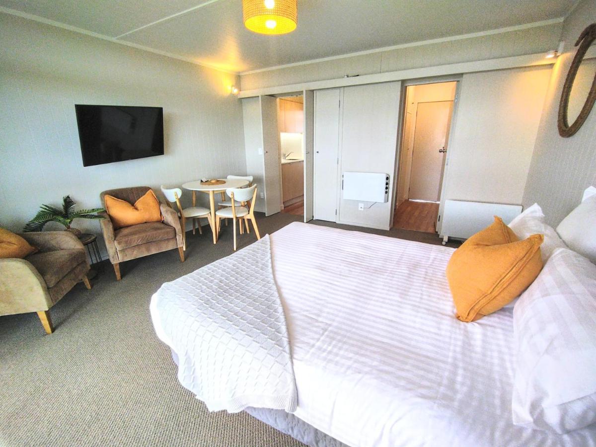 Whispering Sands Beachfront Motel ギズボーン エクステリア 写真