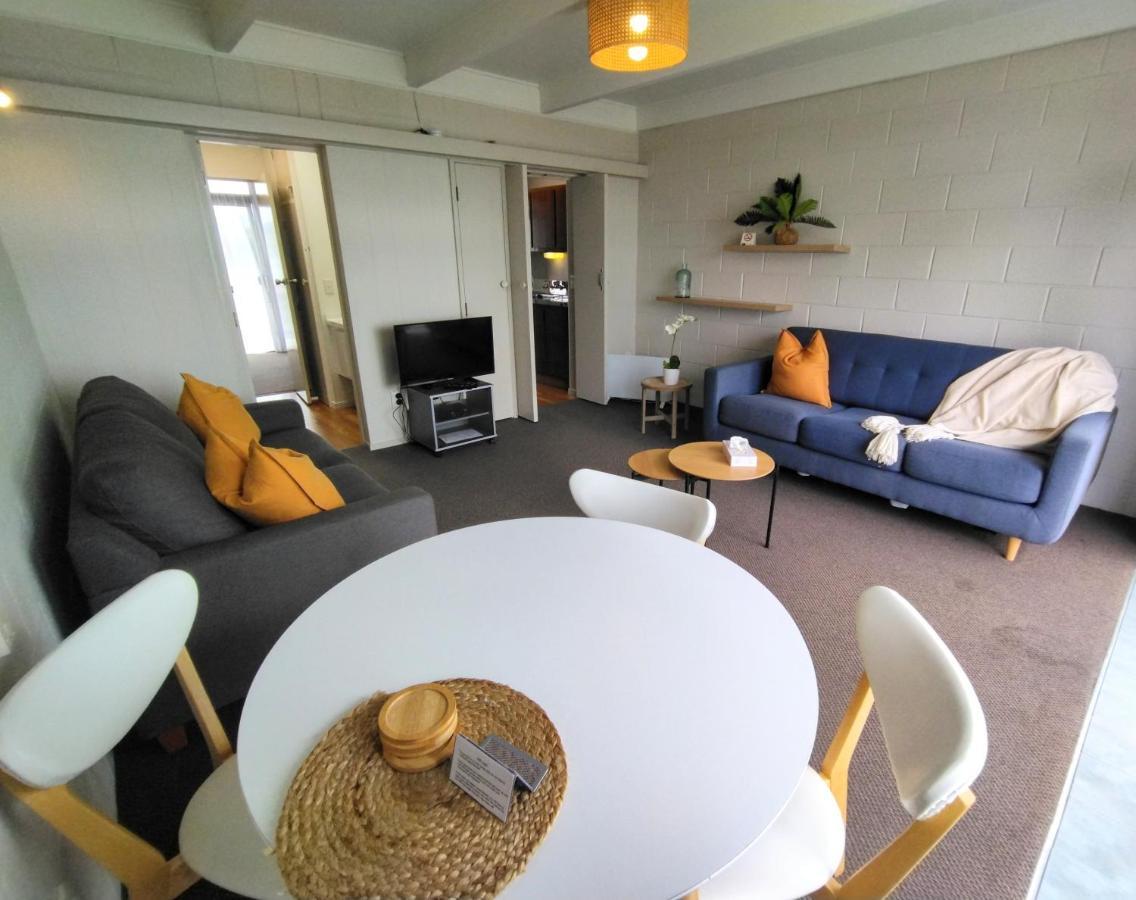 Whispering Sands Beachfront Motel ギズボーン エクステリア 写真