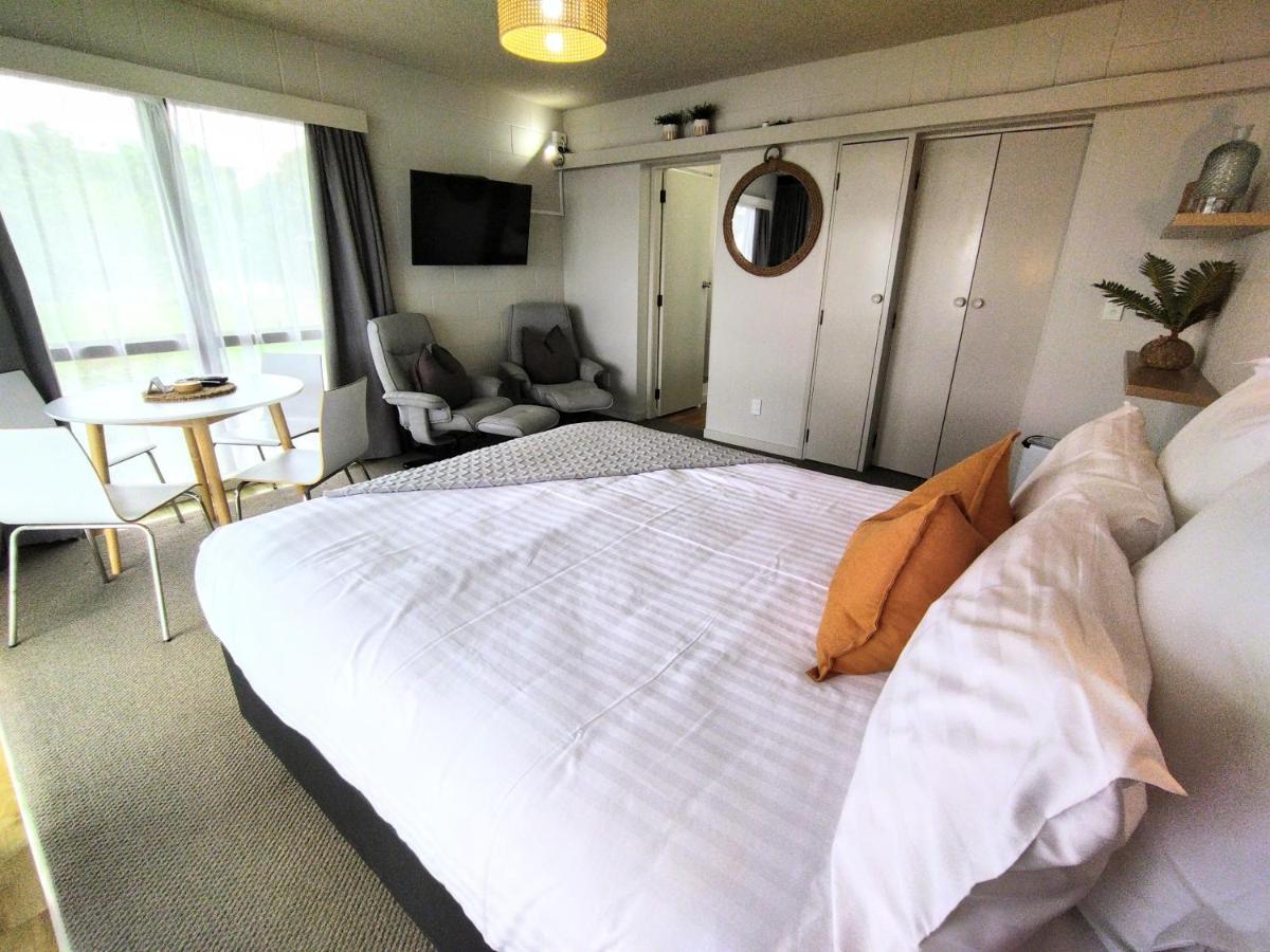 Whispering Sands Beachfront Motel ギズボーン エクステリア 写真