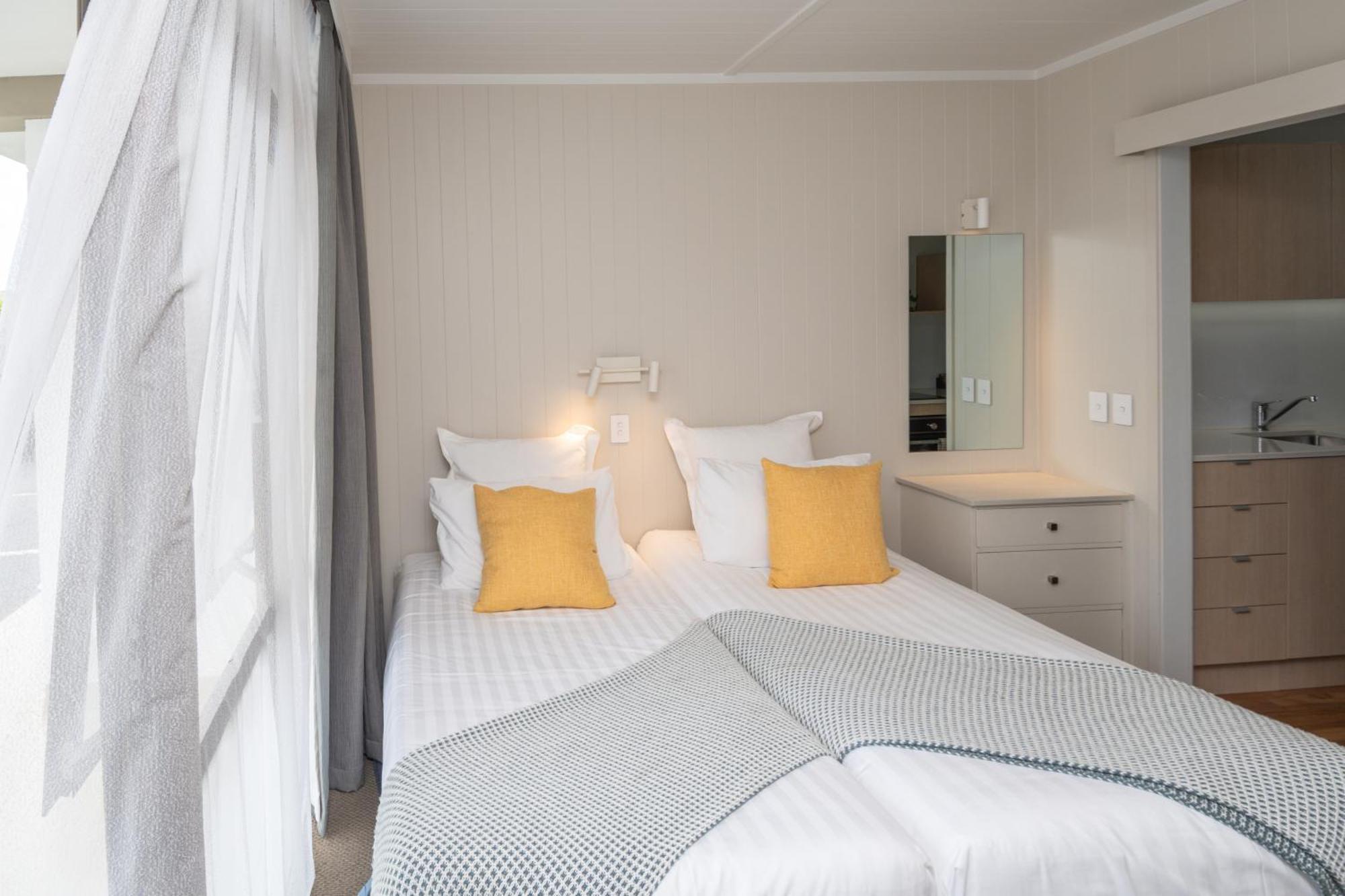Whispering Sands Beachfront Motel ギズボーン エクステリア 写真