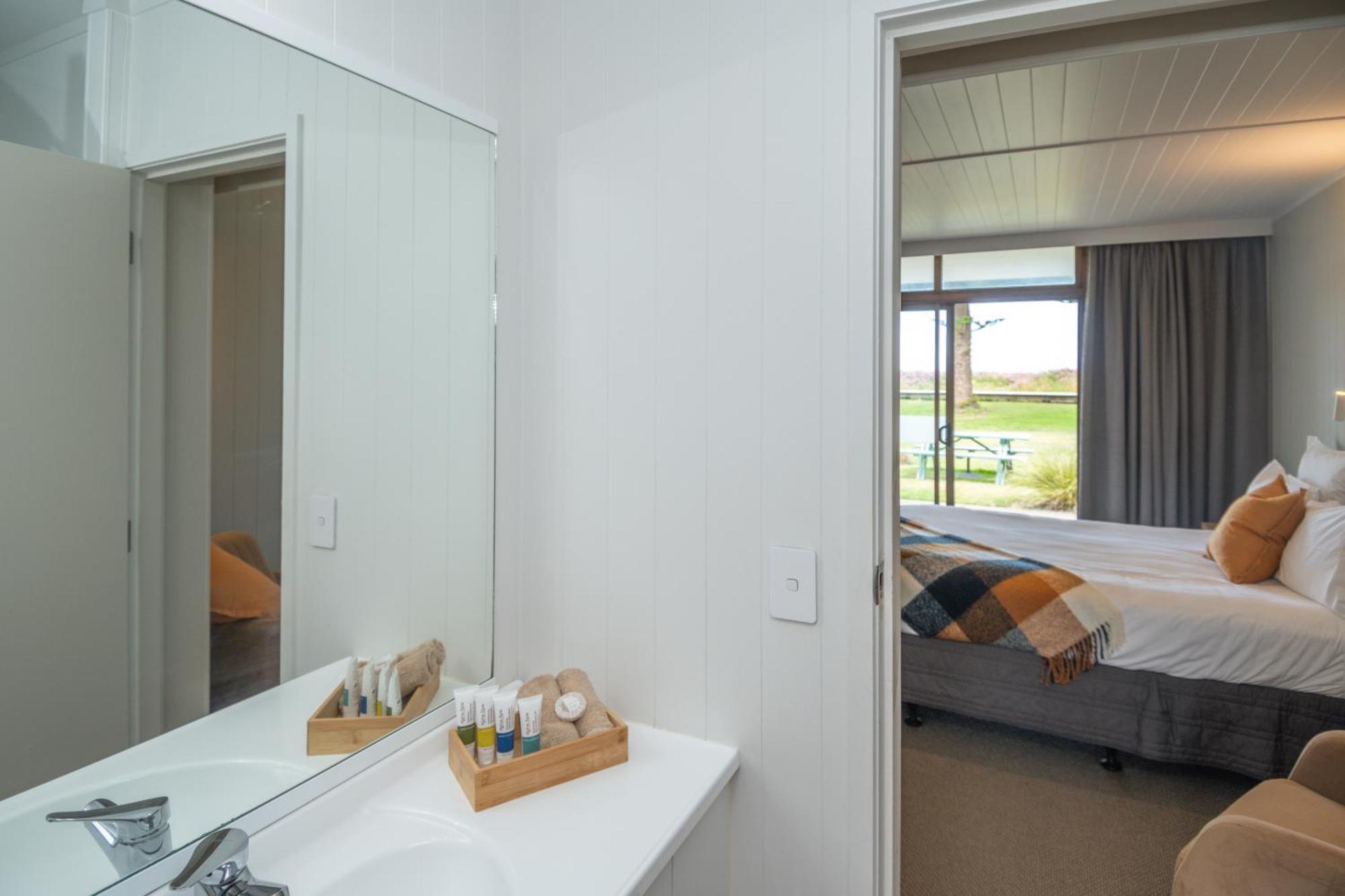 Whispering Sands Beachfront Motel ギズボーン エクステリア 写真