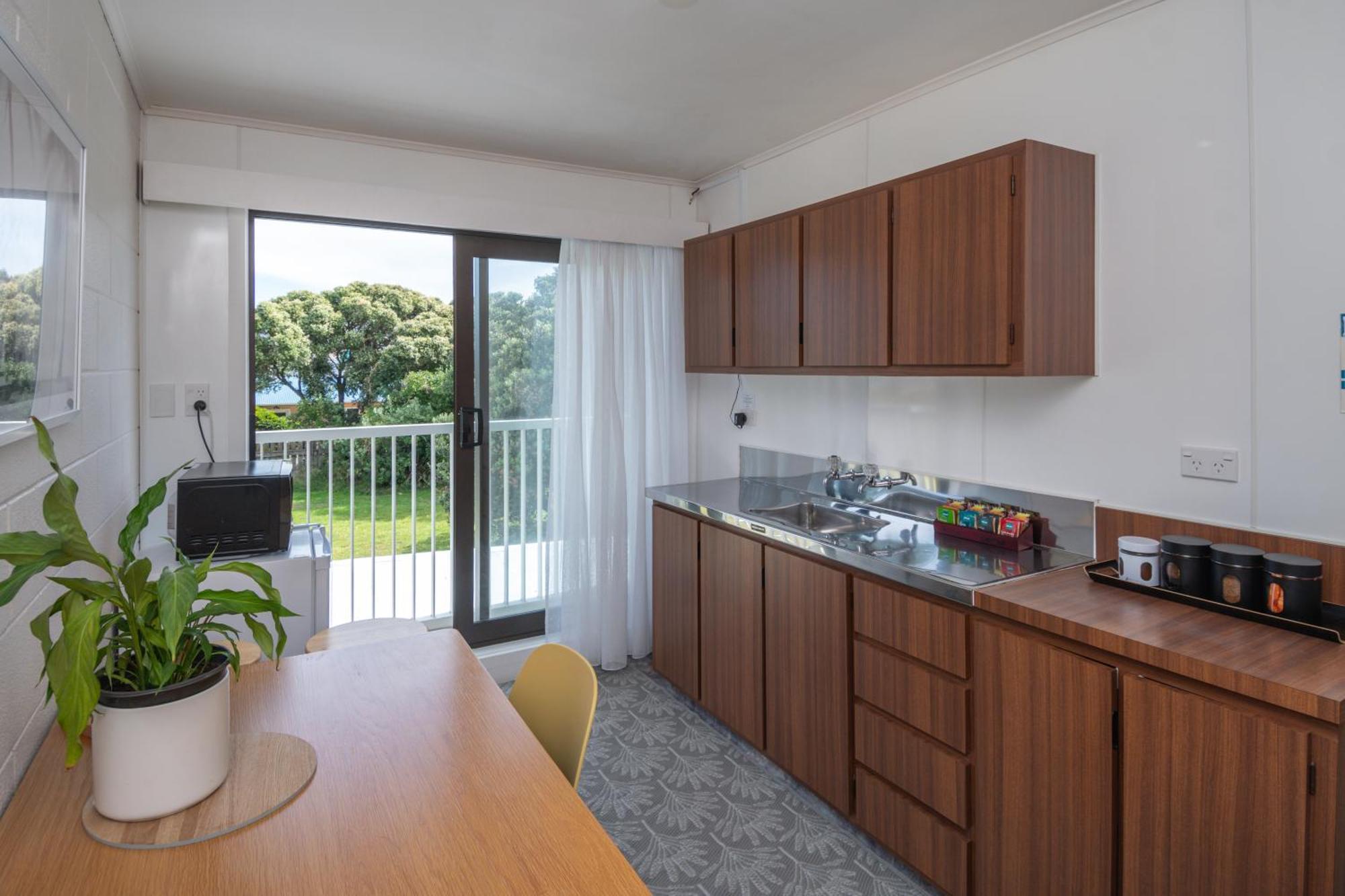 Whispering Sands Beachfront Motel ギズボーン エクステリア 写真