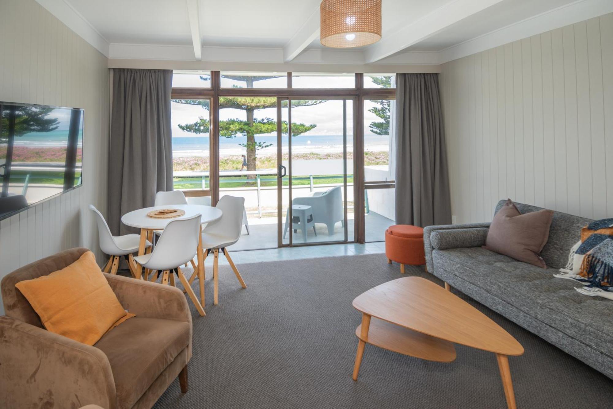 Whispering Sands Beachfront Motel ギズボーン エクステリア 写真