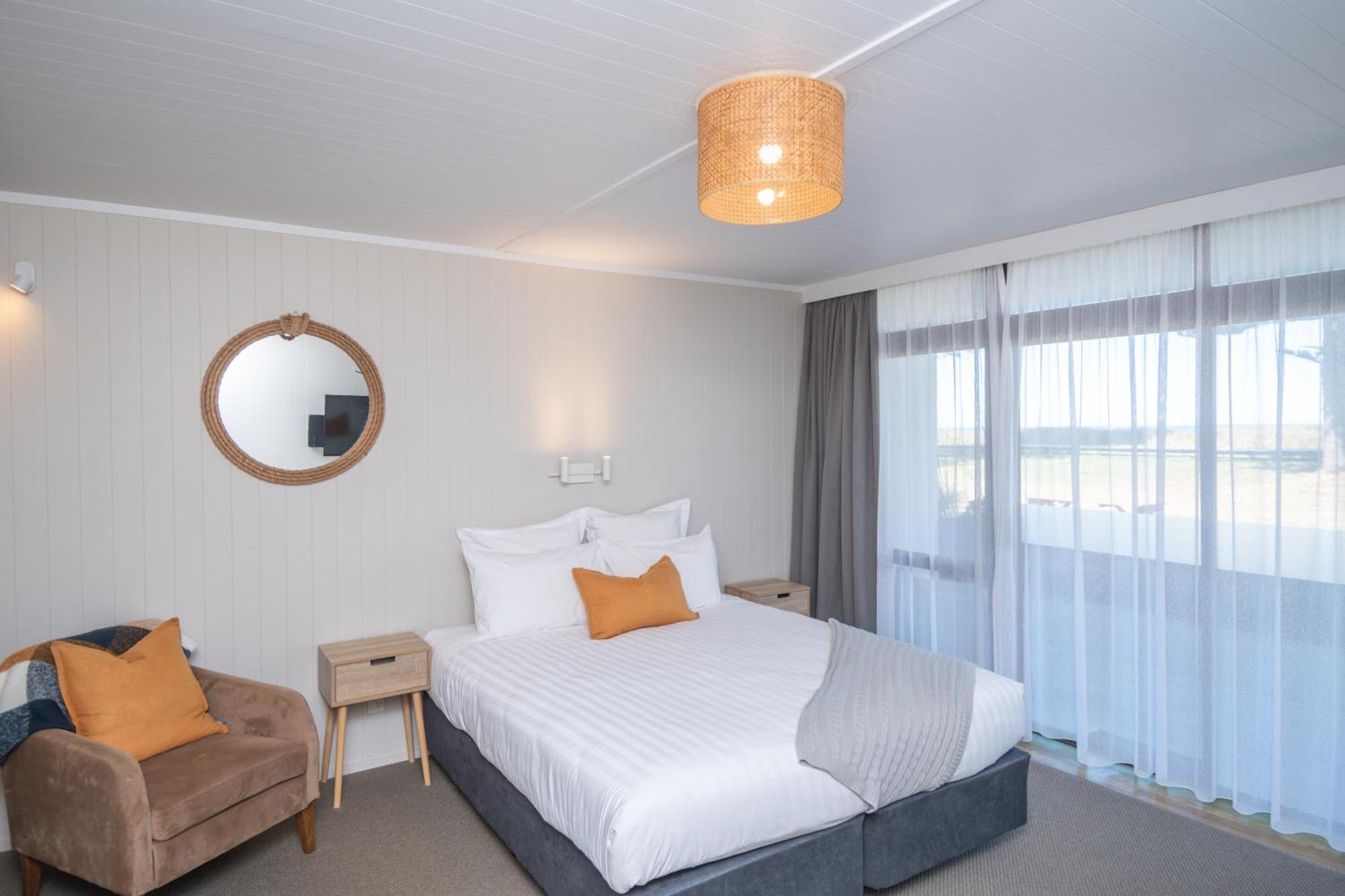Whispering Sands Beachfront Motel ギズボーン エクステリア 写真