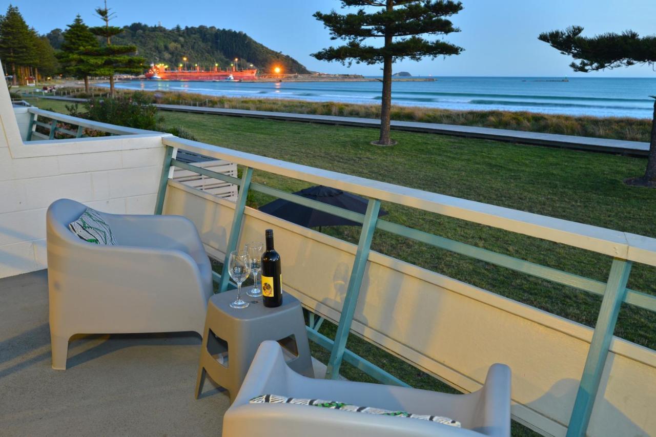 Whispering Sands Beachfront Motel ギズボーン エクステリア 写真
