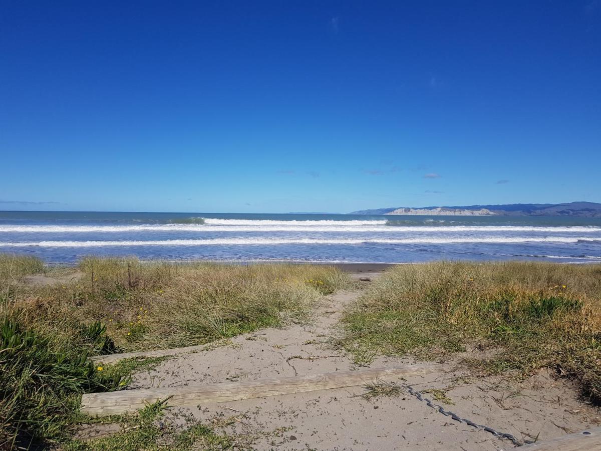 Whispering Sands Beachfront Motel ギズボーン エクステリア 写真